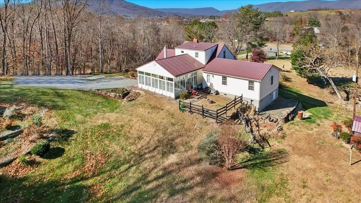 290 Crickett LN - Photo 81
