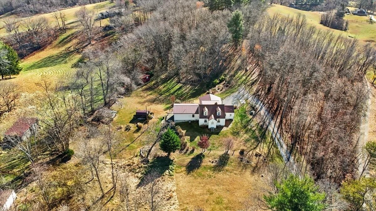 290 Crickett LN - Photo 82