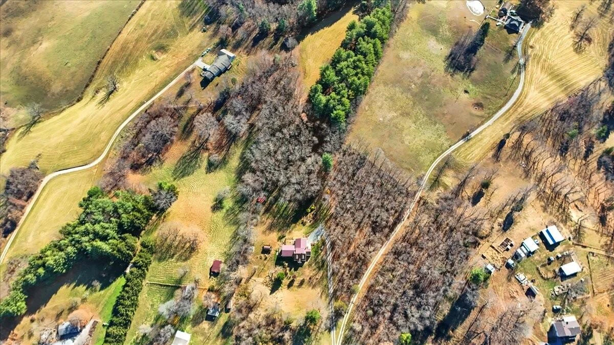 290 Crickett LN - Photo 86