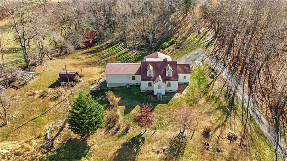 290 Crickett LN - Photo 90