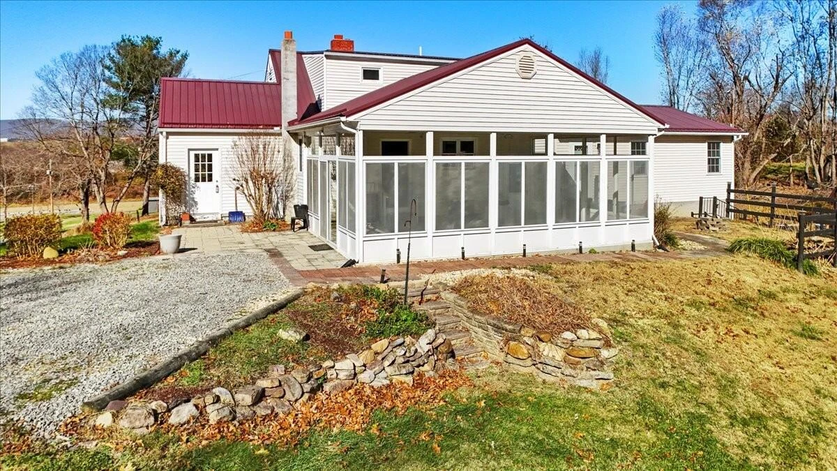 290 Crickett LN - Photo 94