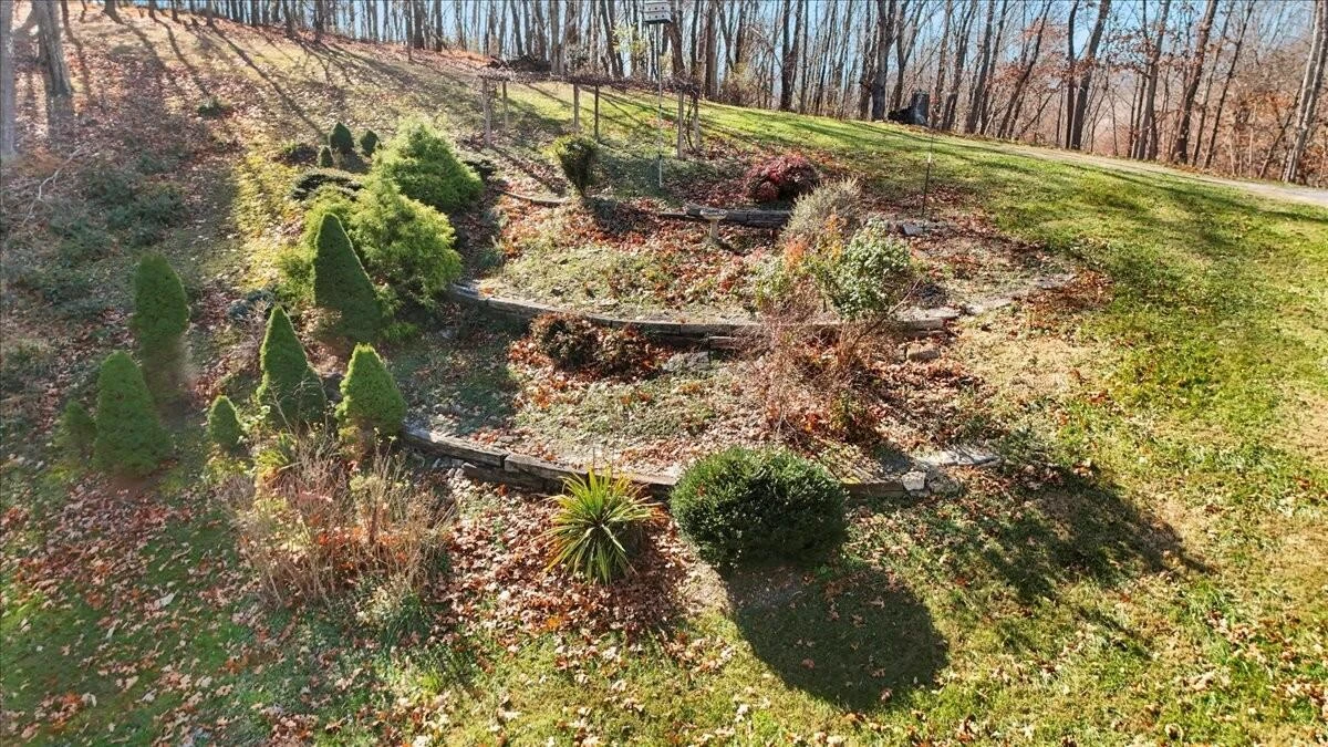 290 Crickett LN - Photo 97