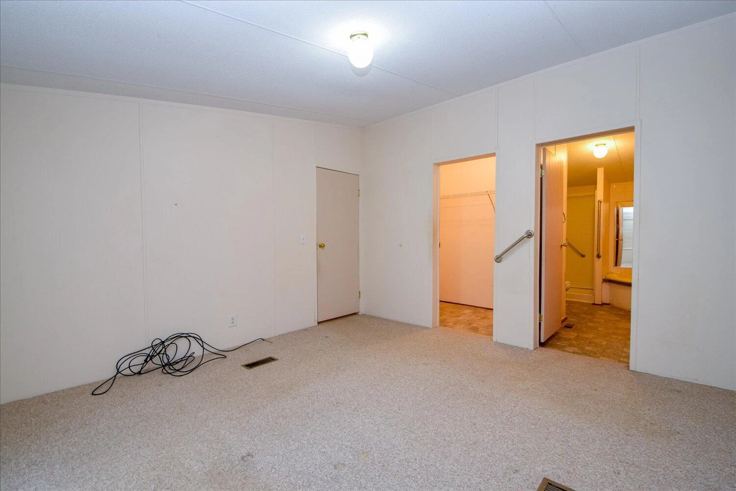 1214 Evelyn DR - Photo 10