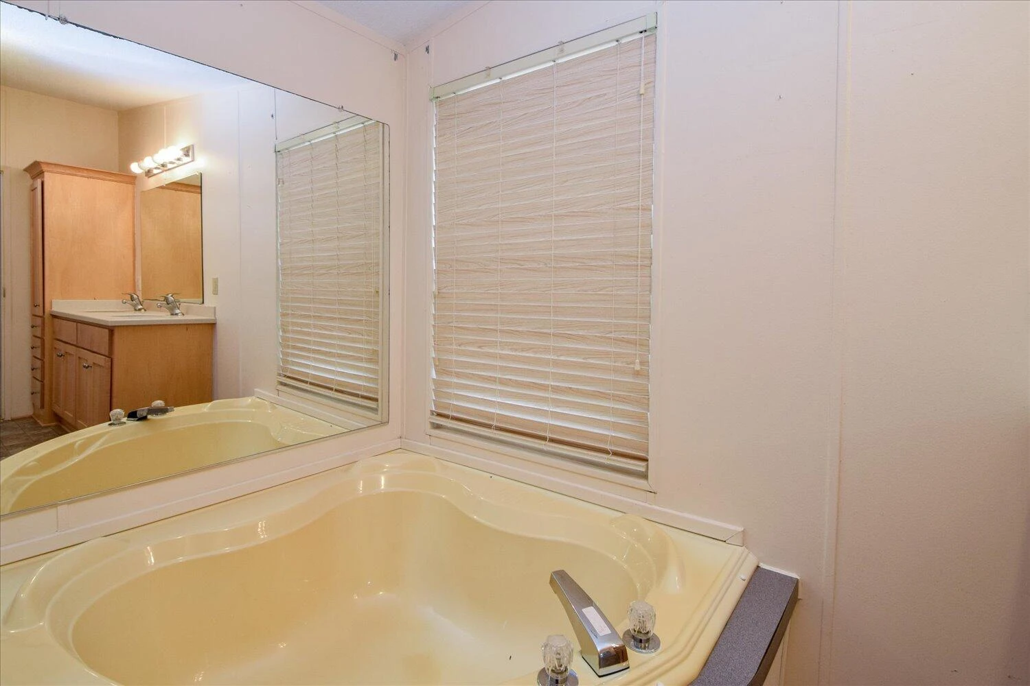 1214 Evelyn DR - Photo 12