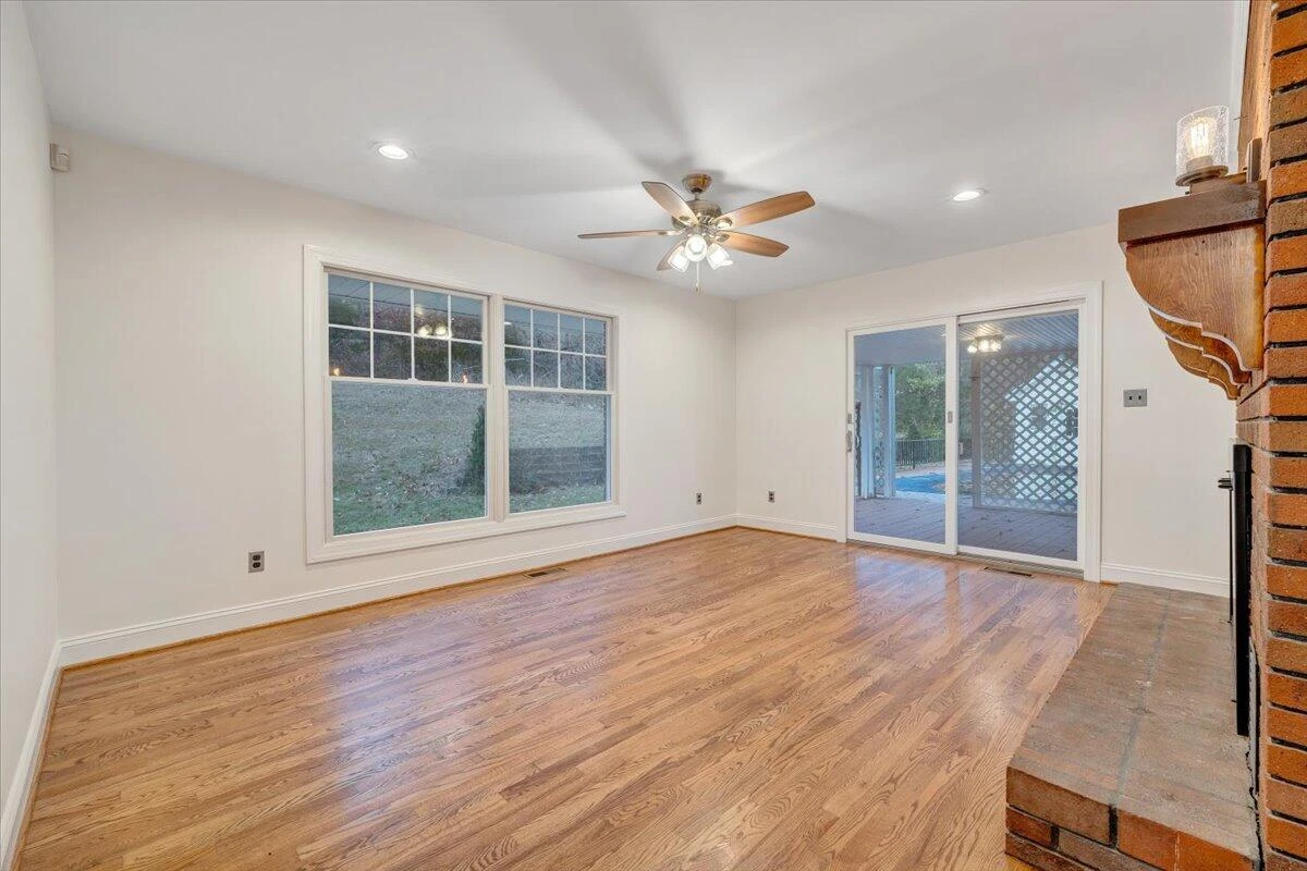 3054 Loch Haven DR - Photo 6
