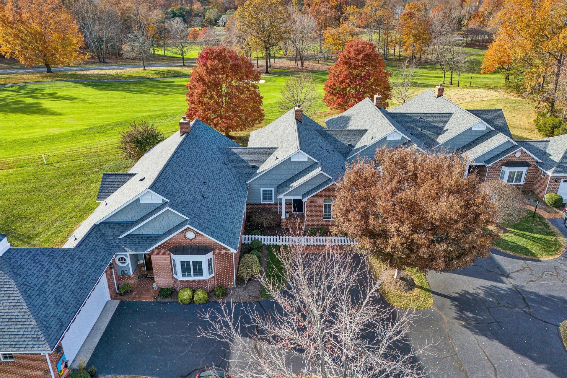 127 Village Green DR - Photo 3