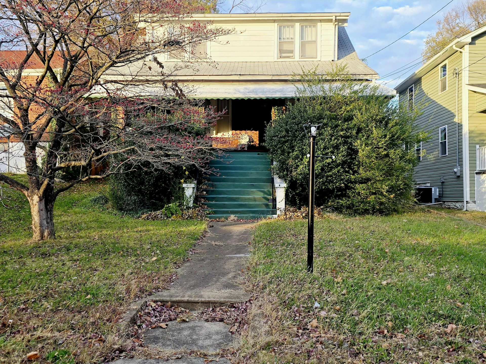 711 Rutherford AVE NW
