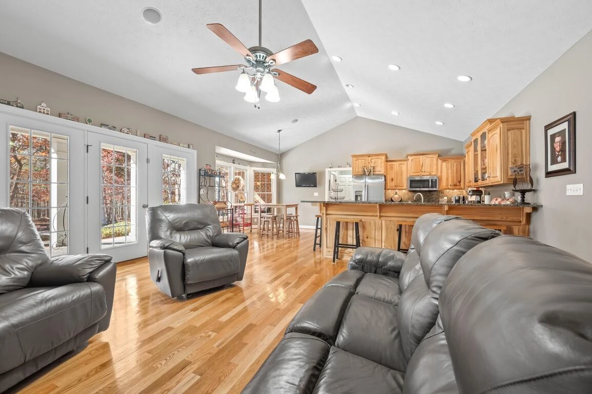 1422 Hidden Oaks LN - Photo 20