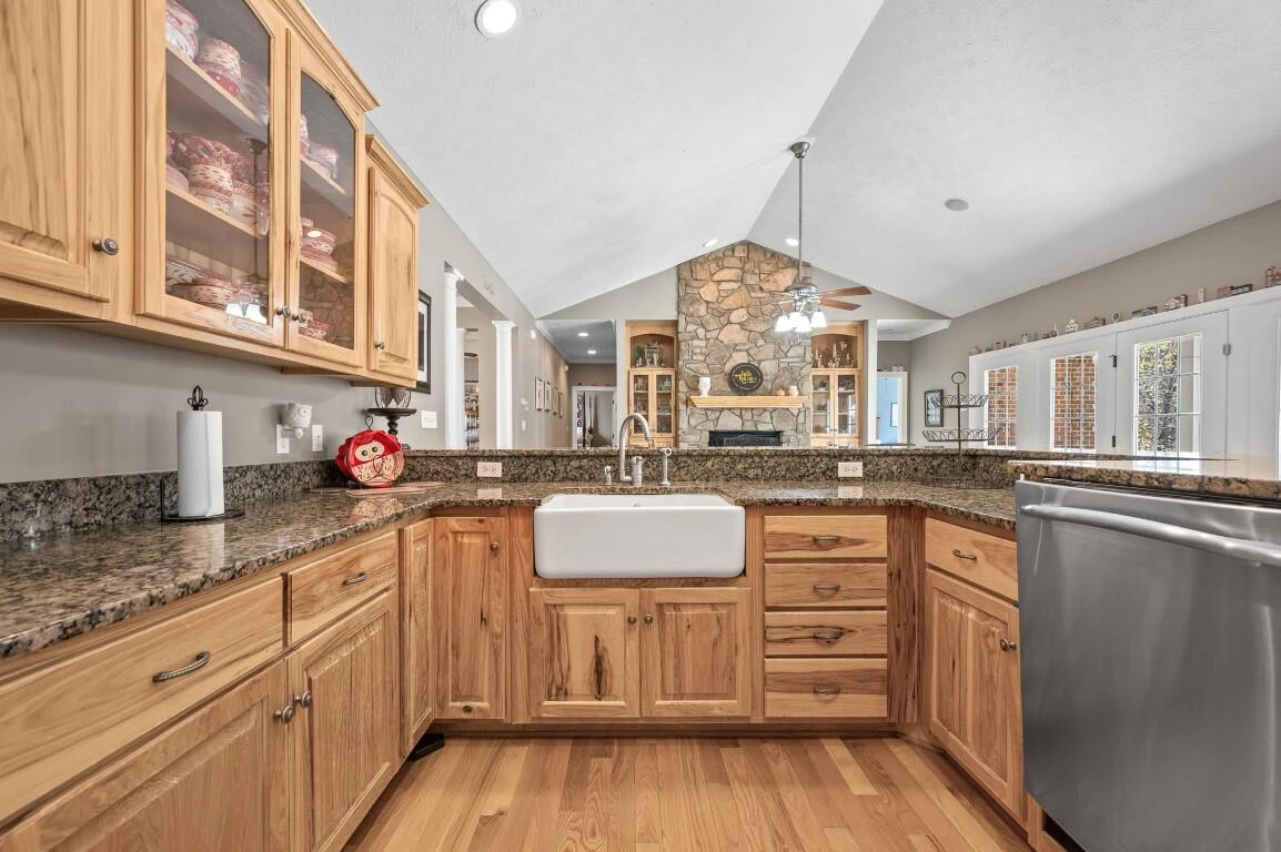 1422 Hidden Oaks LN - Photo 24