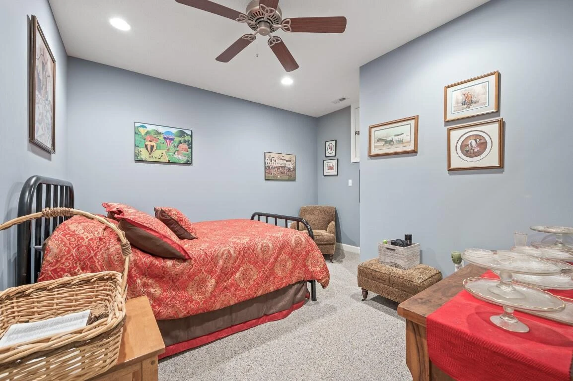 1422 Hidden Oaks LN - Photo 48