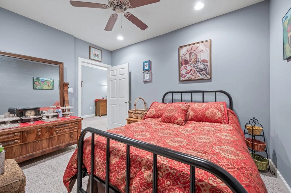 1422 Hidden Oaks LN - Photo 49