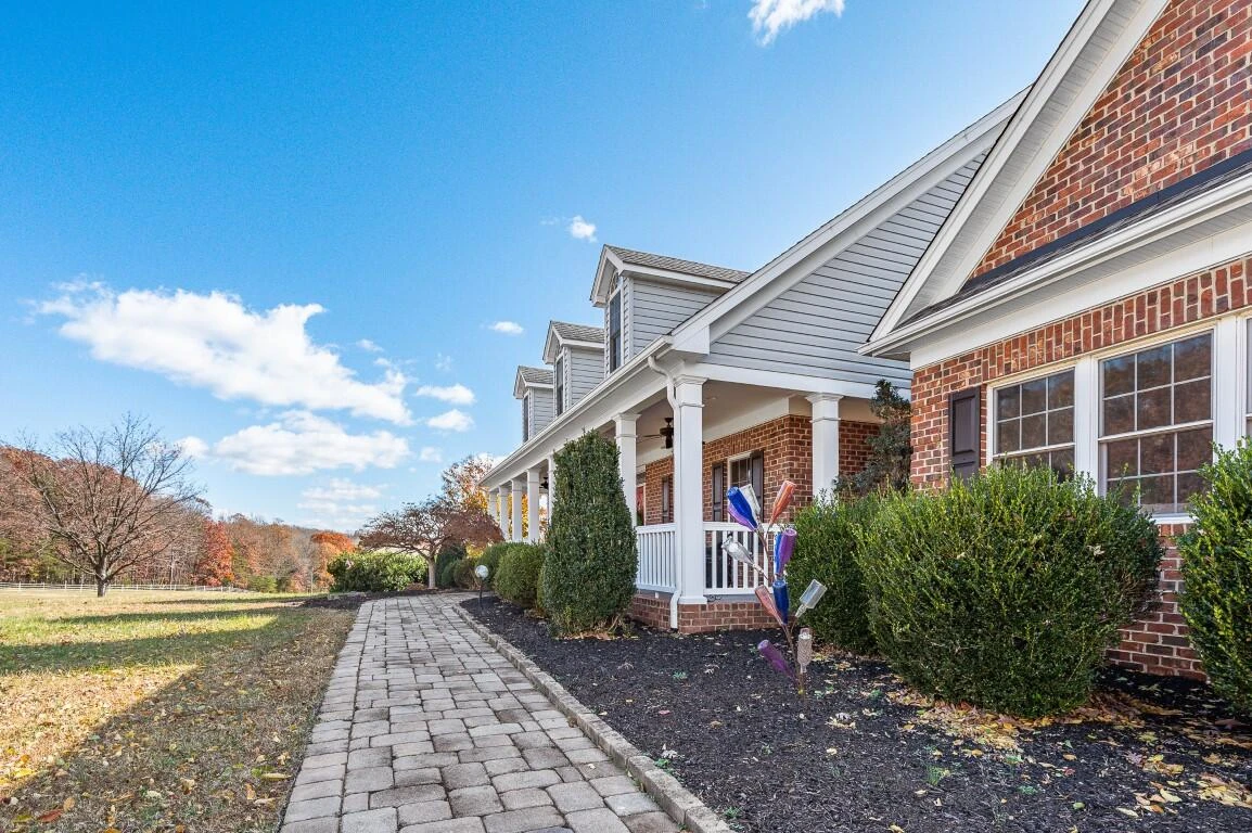 1422 Hidden Oaks LN - Photo 9