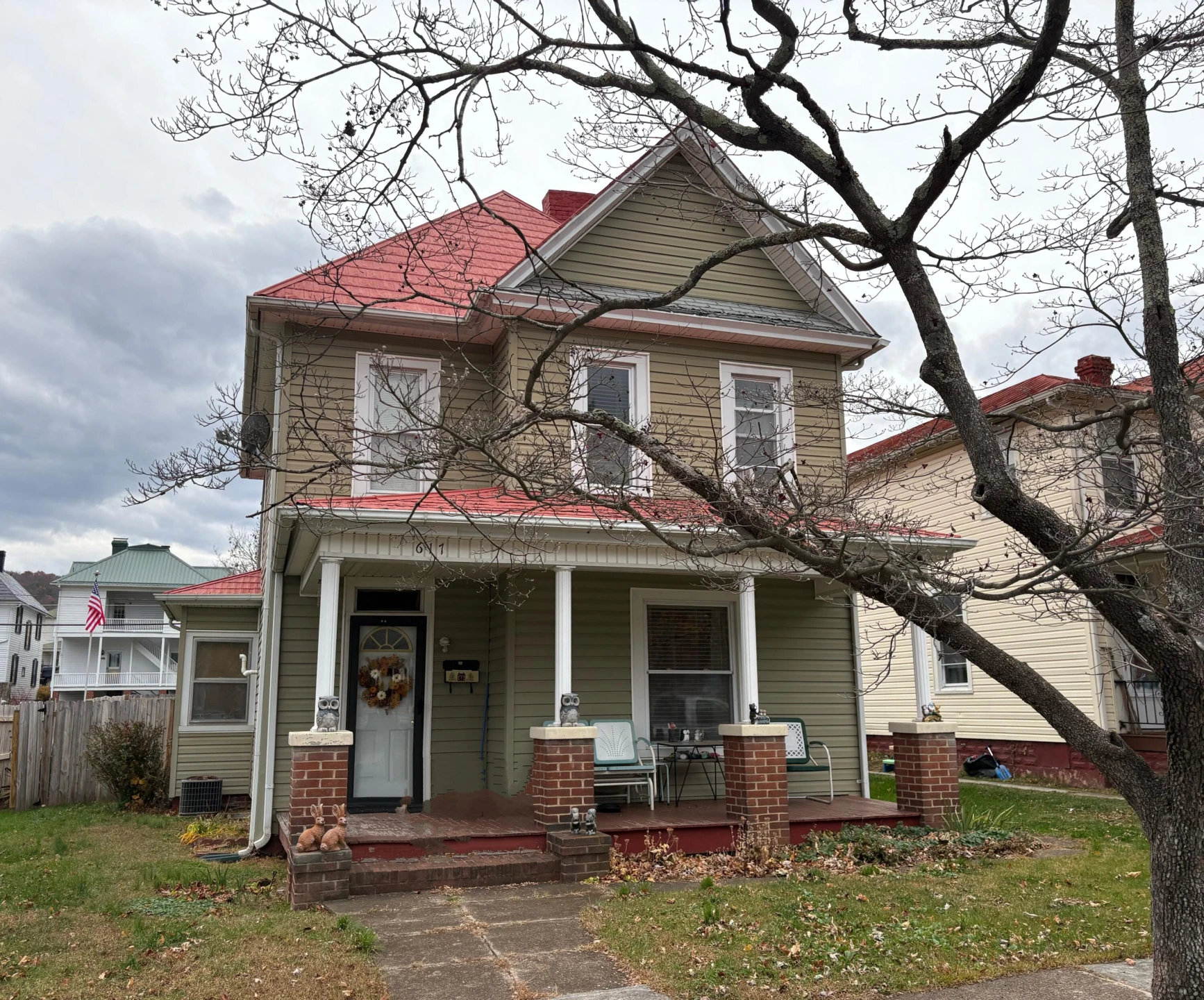 617 Commercial AVE