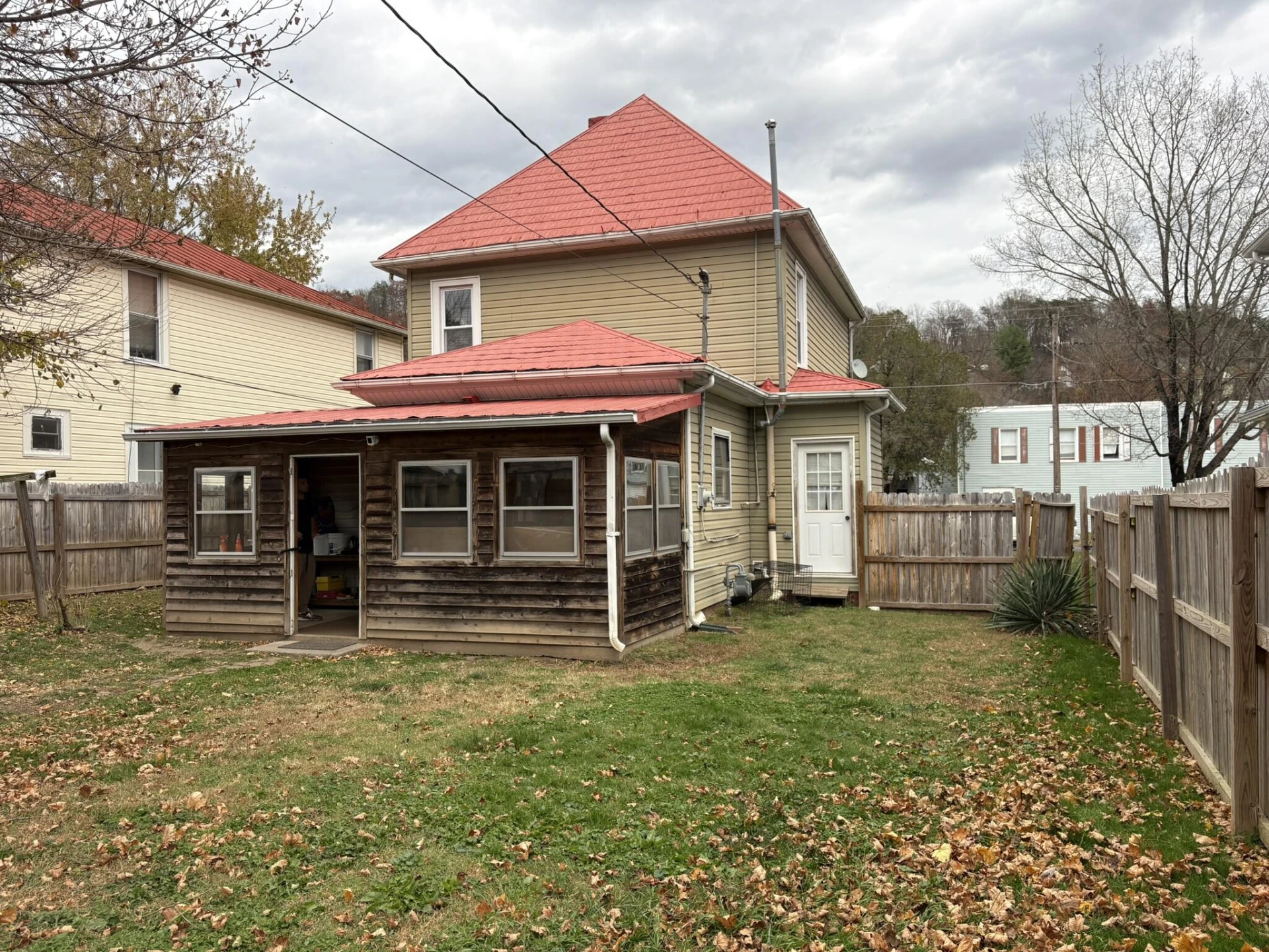 617 Commercial AVE - Photo 18