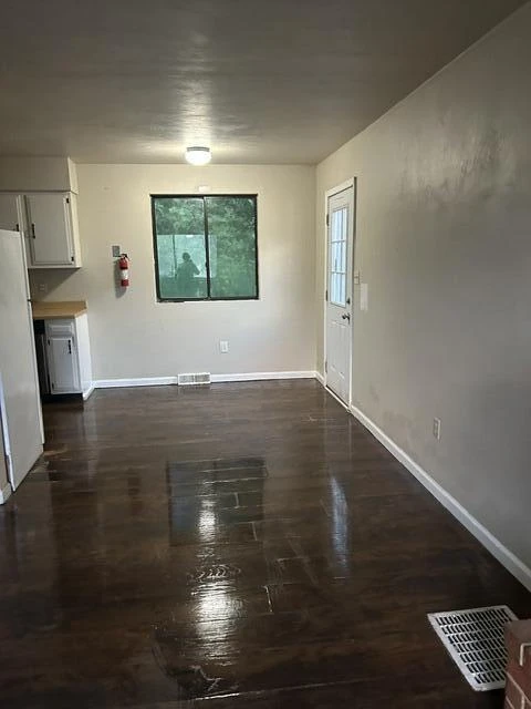 1374 Gillette AVE SE - Photo 10