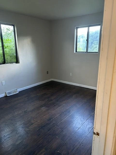 1374 Gillette AVE SE - Photo 3