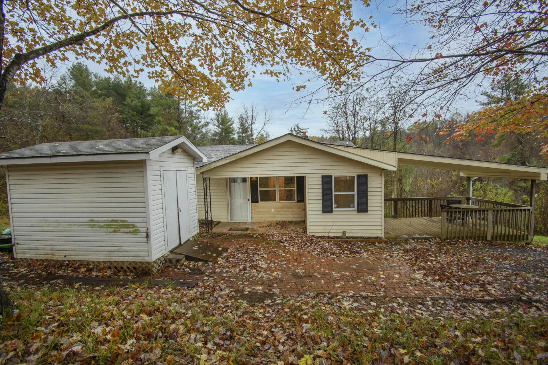 320 Stuart RD SE - Photo 3