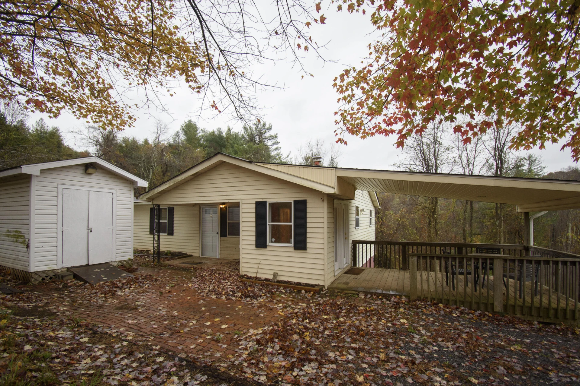 320 Stuart RD SE - Photo 4