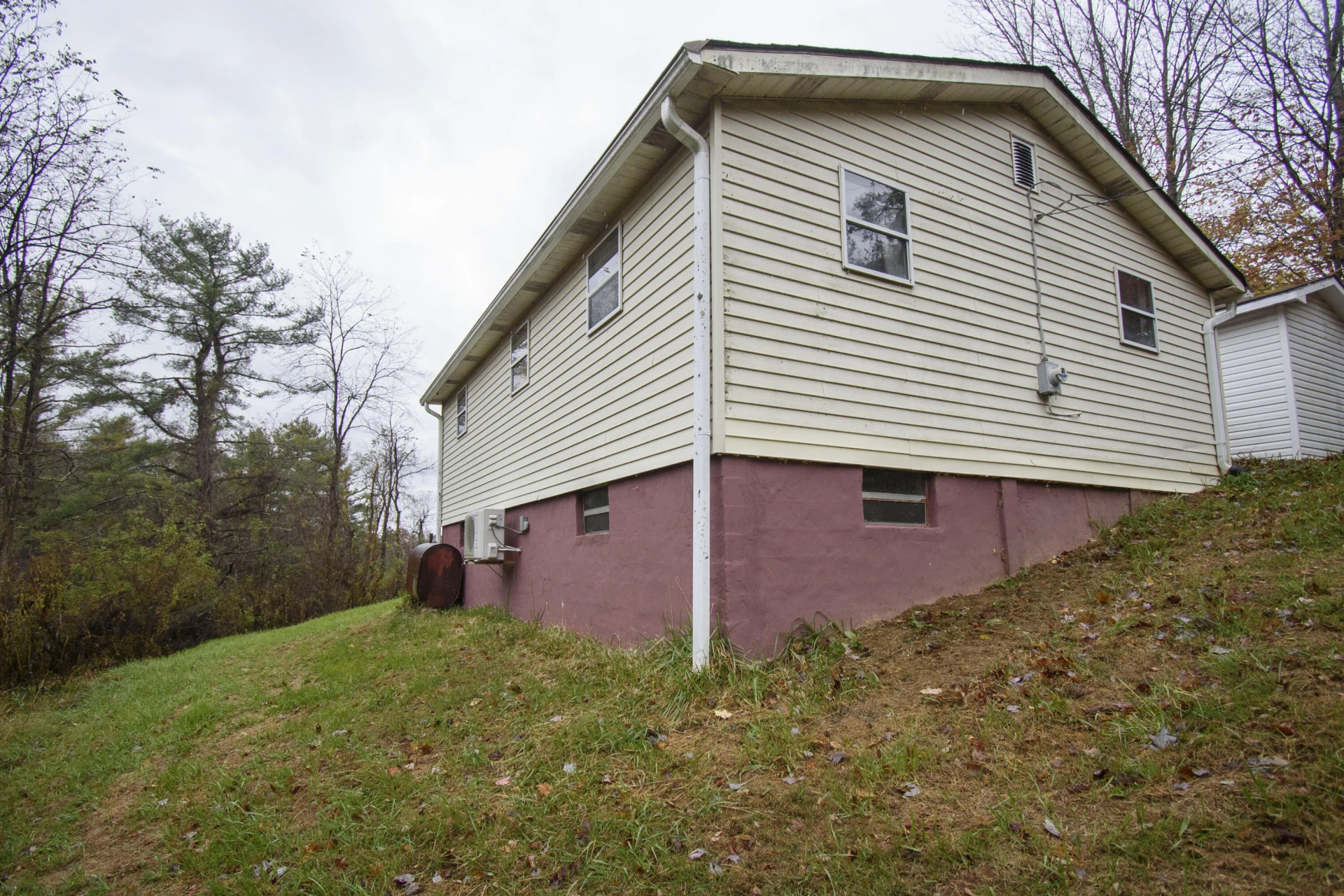 320 Stuart RD SE - Photo 9