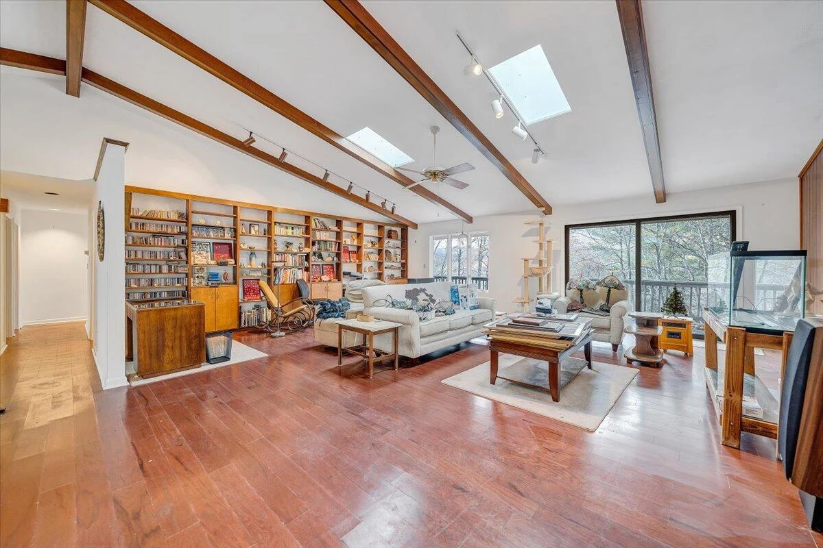 1884 Oak DR - Photo 4