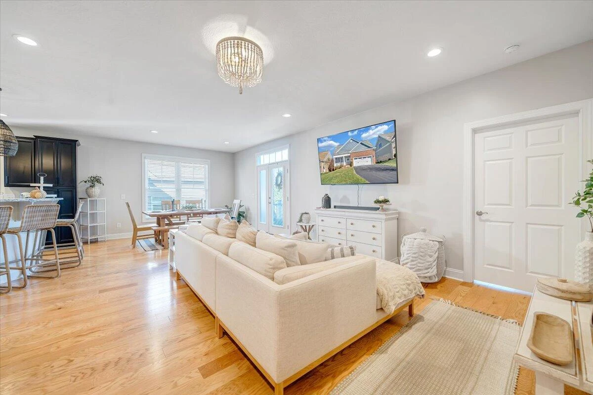 605 Kentwood DR - Photo 18