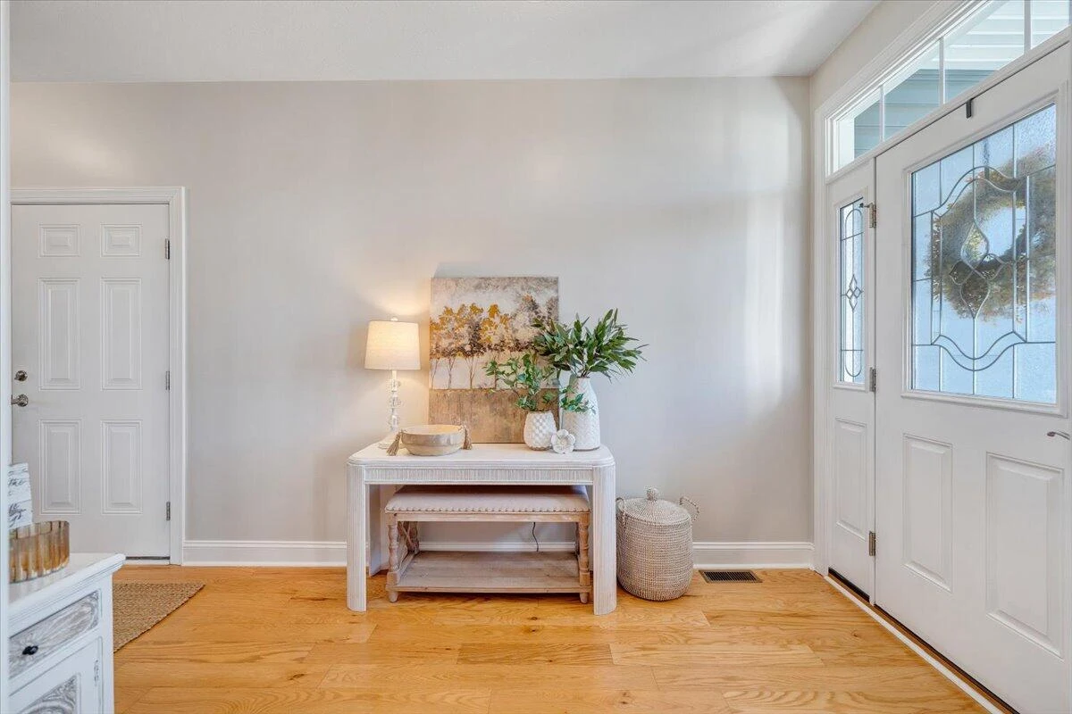 605 Kentwood DR - Photo 8