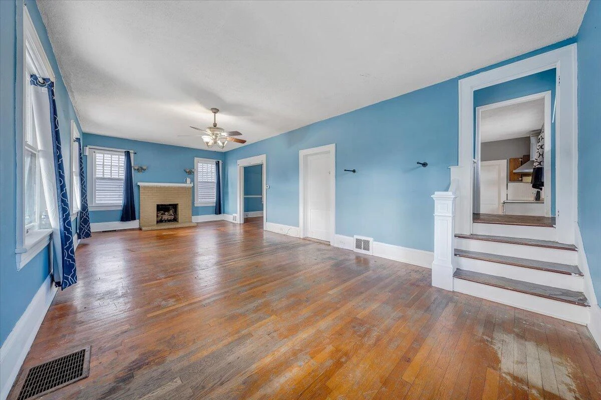 3309 Birchwood AVE NE - Photo 3
