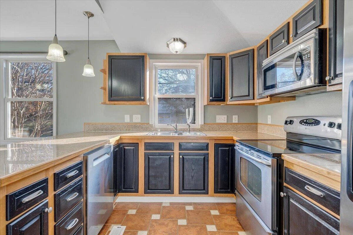 702 Conway ST NE - Photo 11
