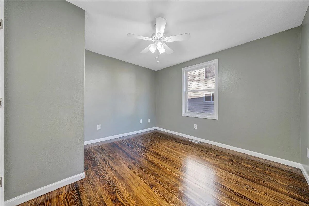 702 Conway ST NE - Photo 13