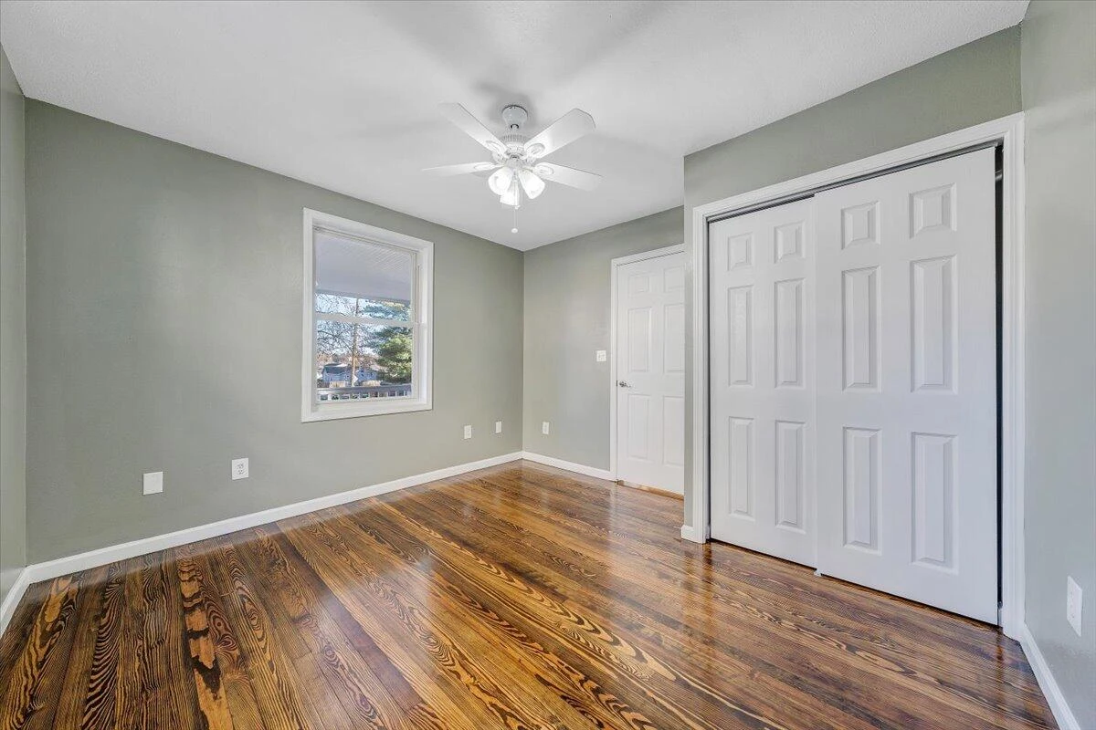 702 Conway ST NE - Photo 14