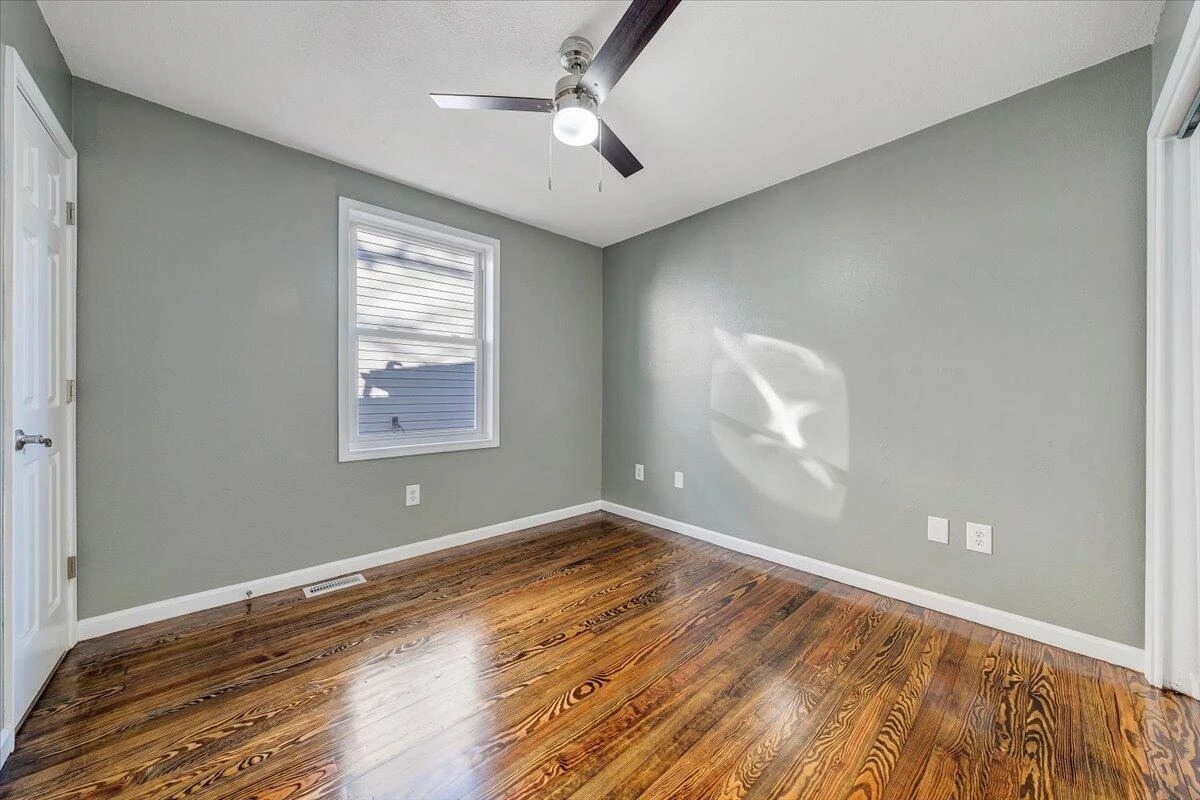 702 Conway ST NE - Photo 15