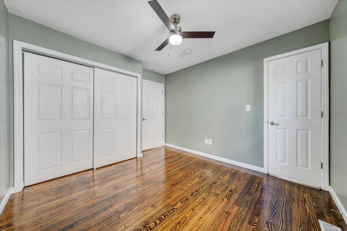 702 Conway ST NE - Photo 16