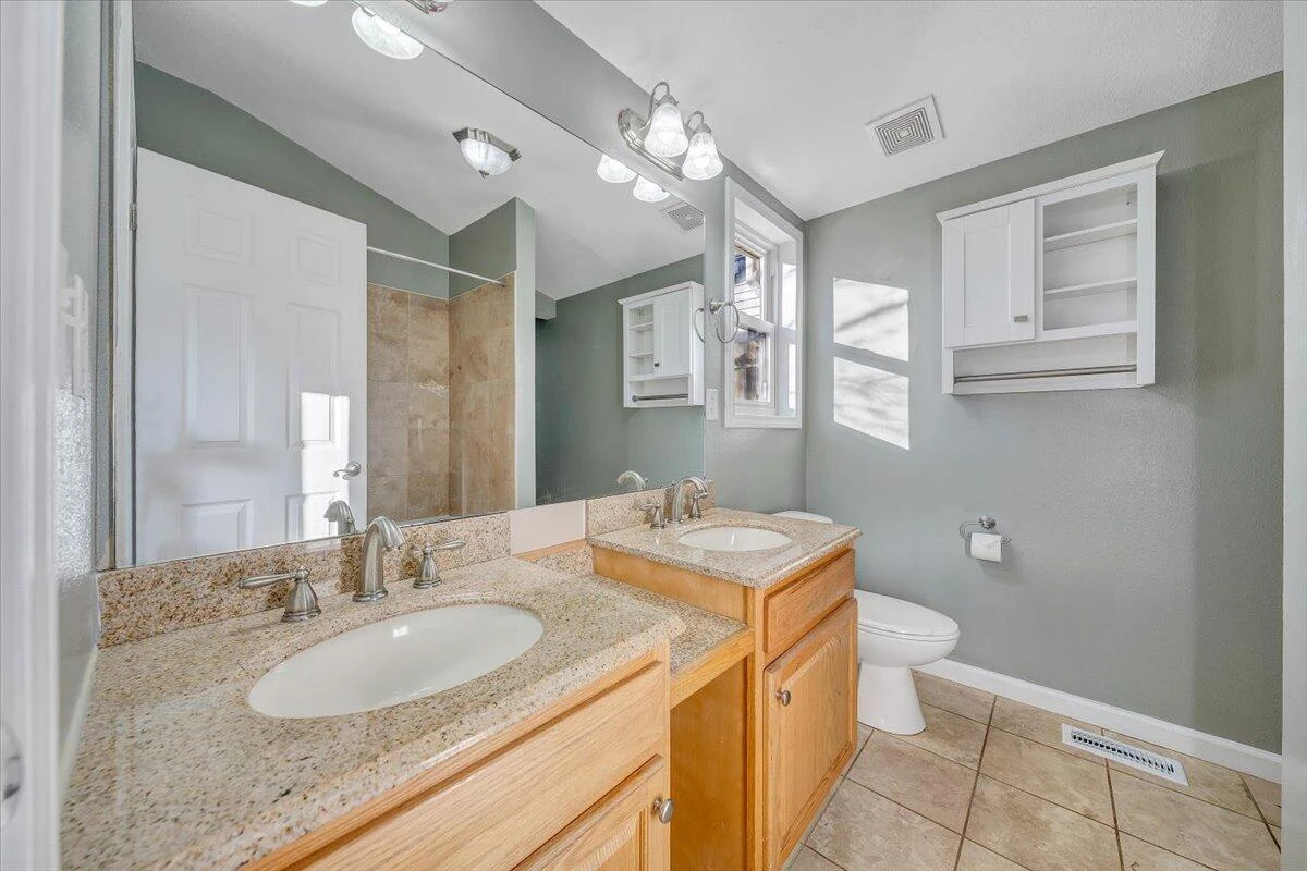 702 Conway ST NE - Photo 18