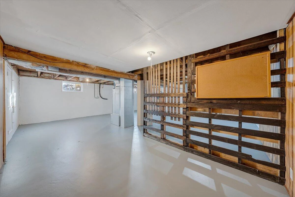 702 Conway ST NE - Photo 22