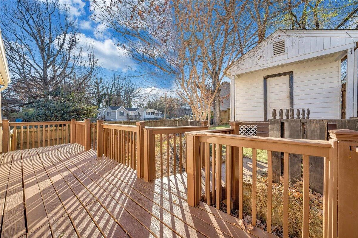 702 Conway ST NE - Photo 23