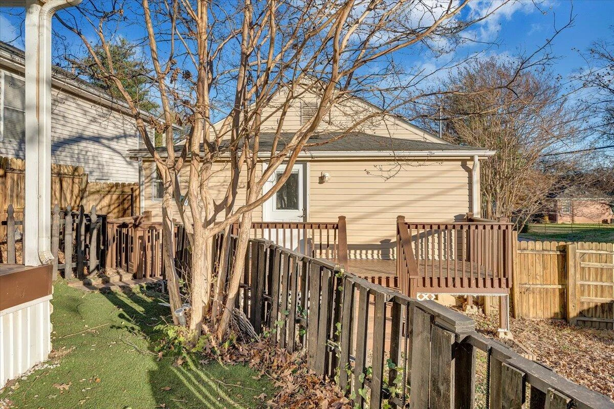 702 Conway ST NE - Photo 27