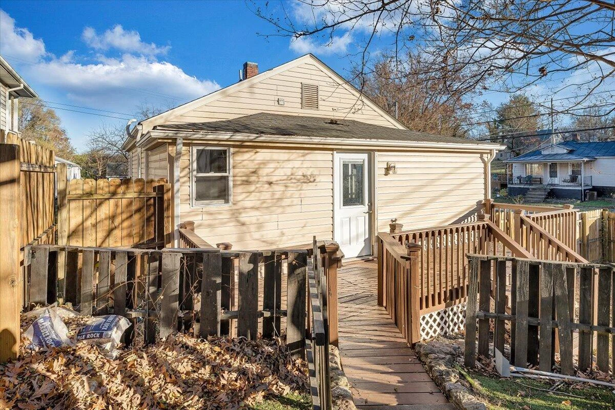 702 Conway ST NE - Photo 29