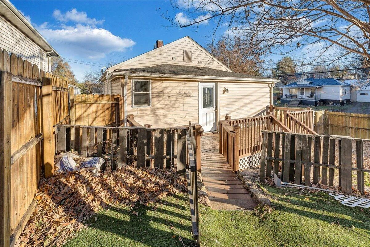 702 Conway ST NE - Photo 30