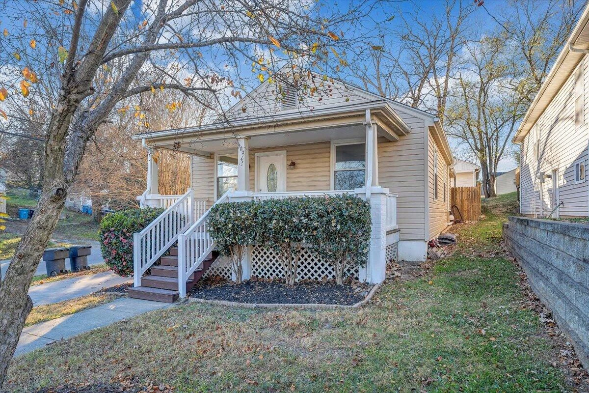 702 Conway ST NE - Photo 35