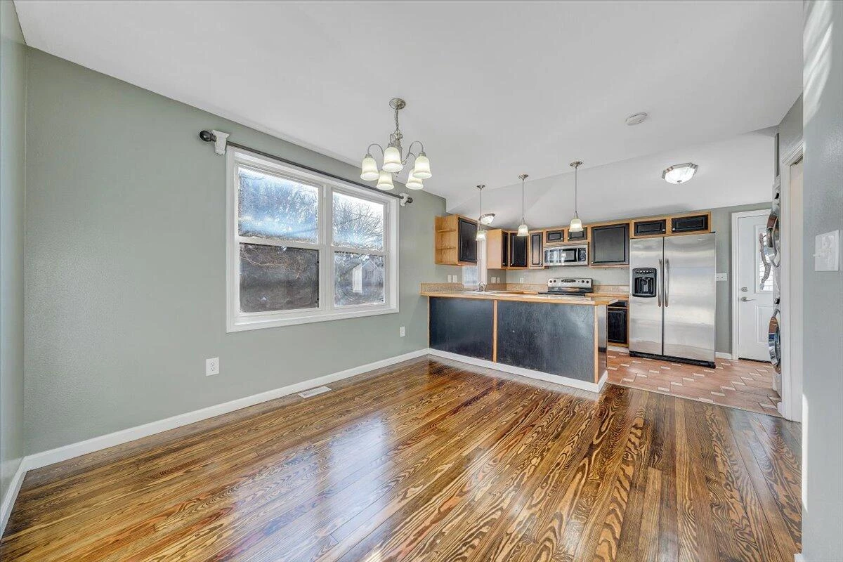 702 Conway ST NE - Photo 6