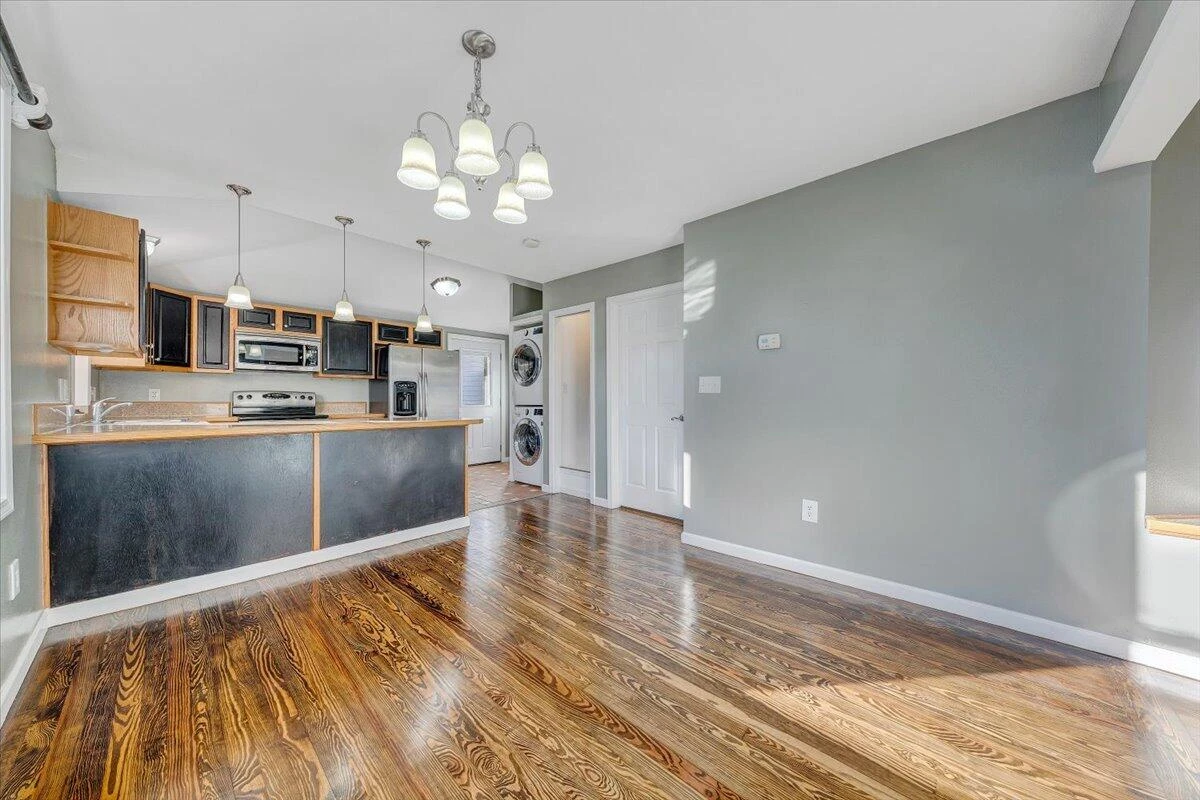 702 Conway ST NE - Photo 7