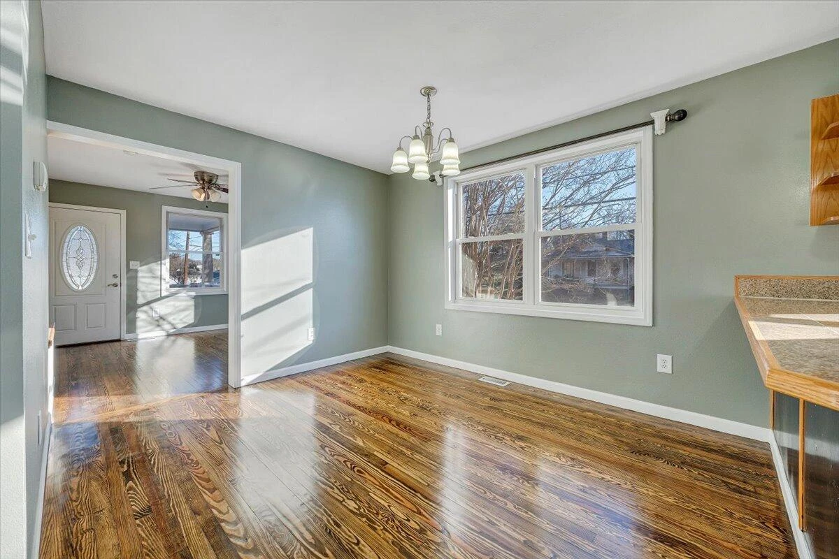 702 Conway ST NE - Photo 9