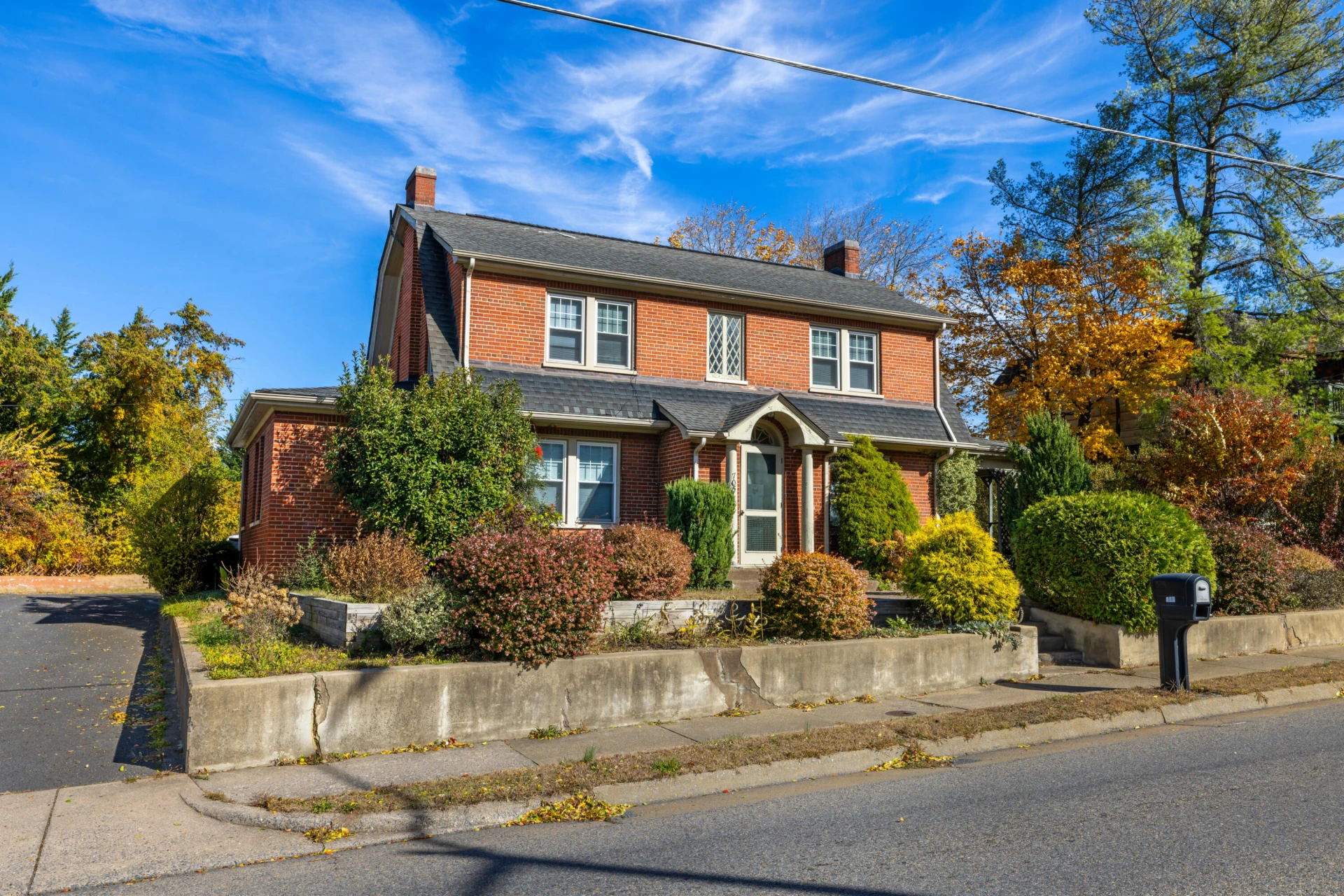 705 Richmond AVE - Photo 2