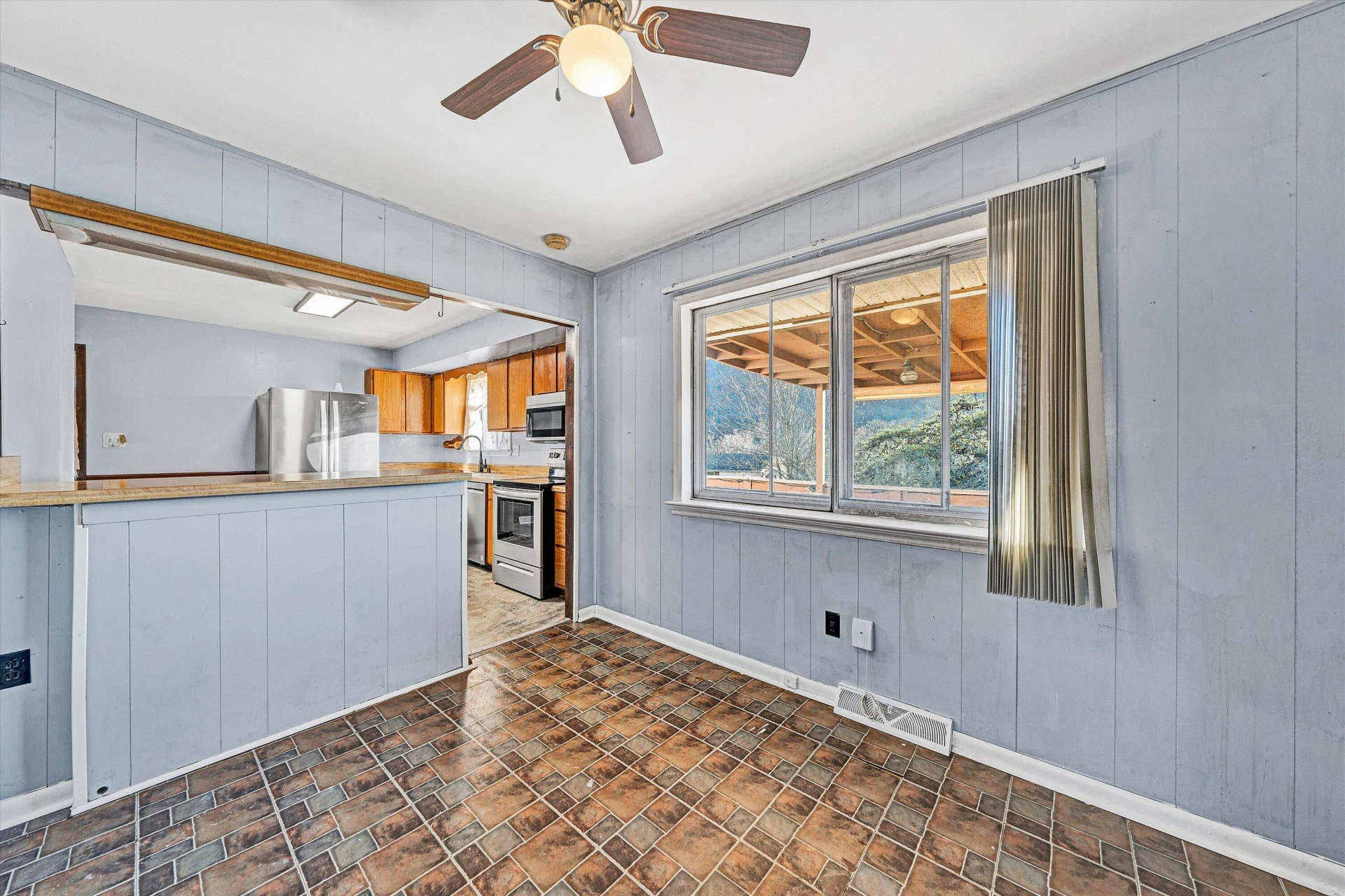 1433 Morehead AVE SE - Photo 13