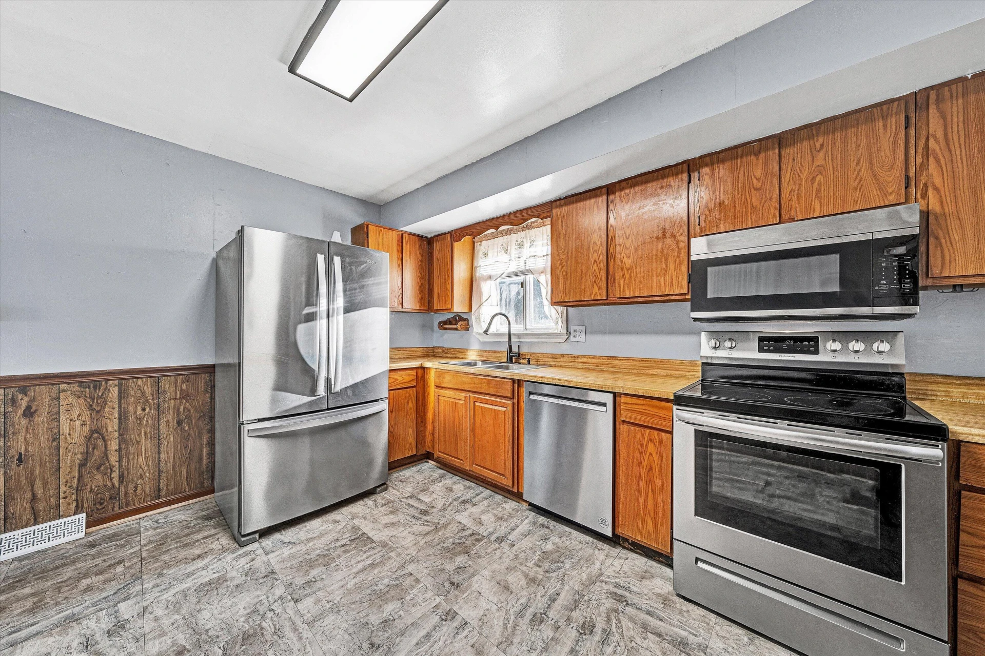 1433 Morehead AVE SE - Photo 9