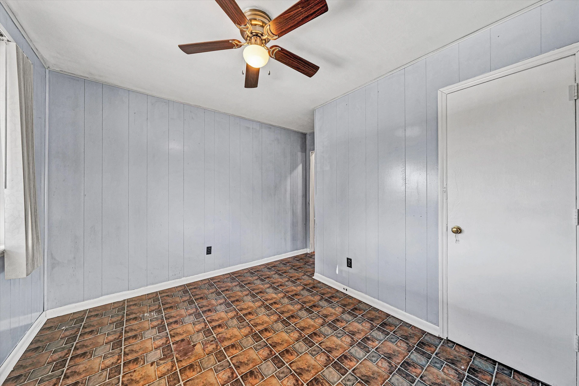 1433 Morehead AVE SE - Photo 12