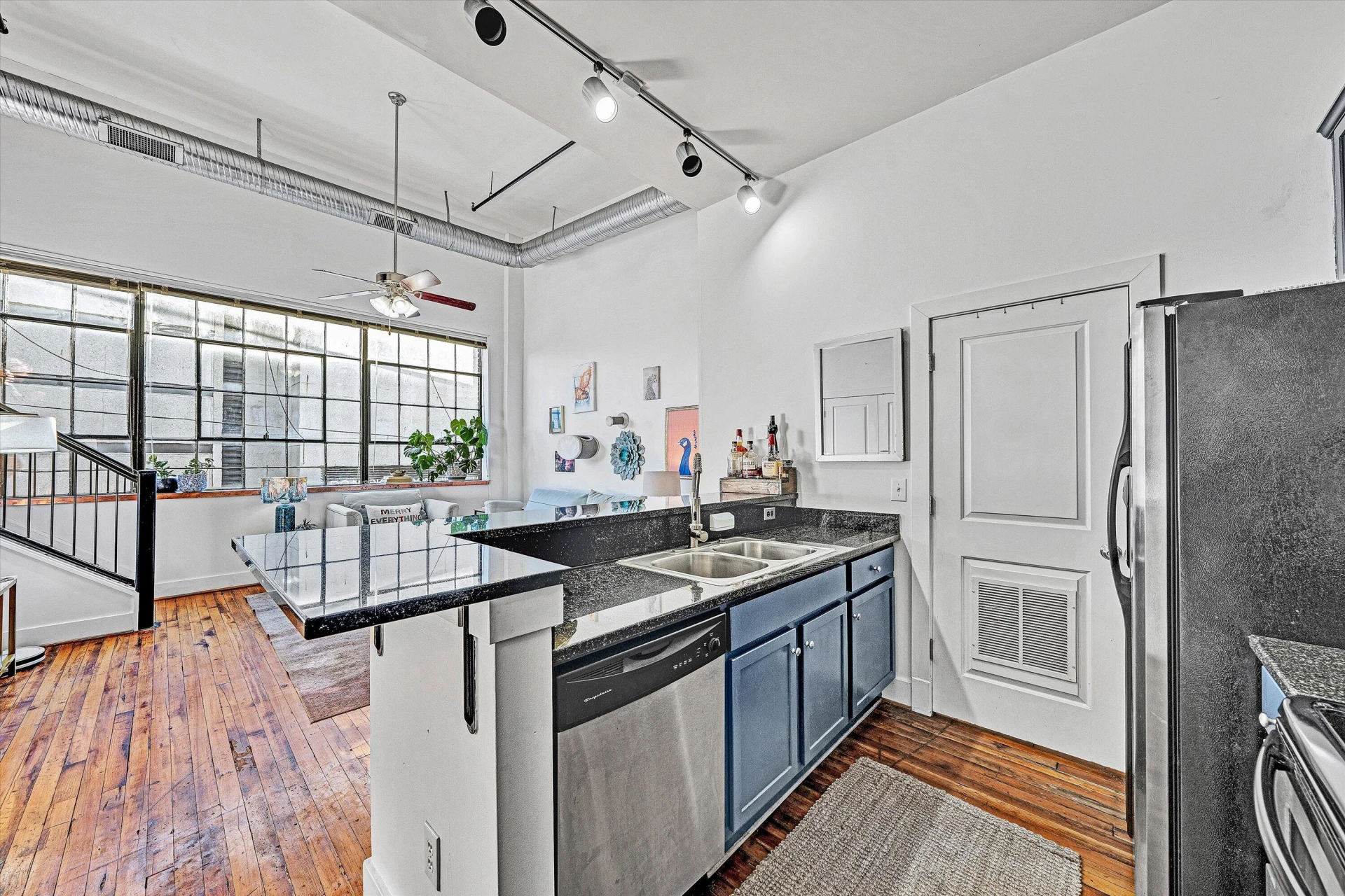 319 Campbell AVE SW #206 - Photo 5