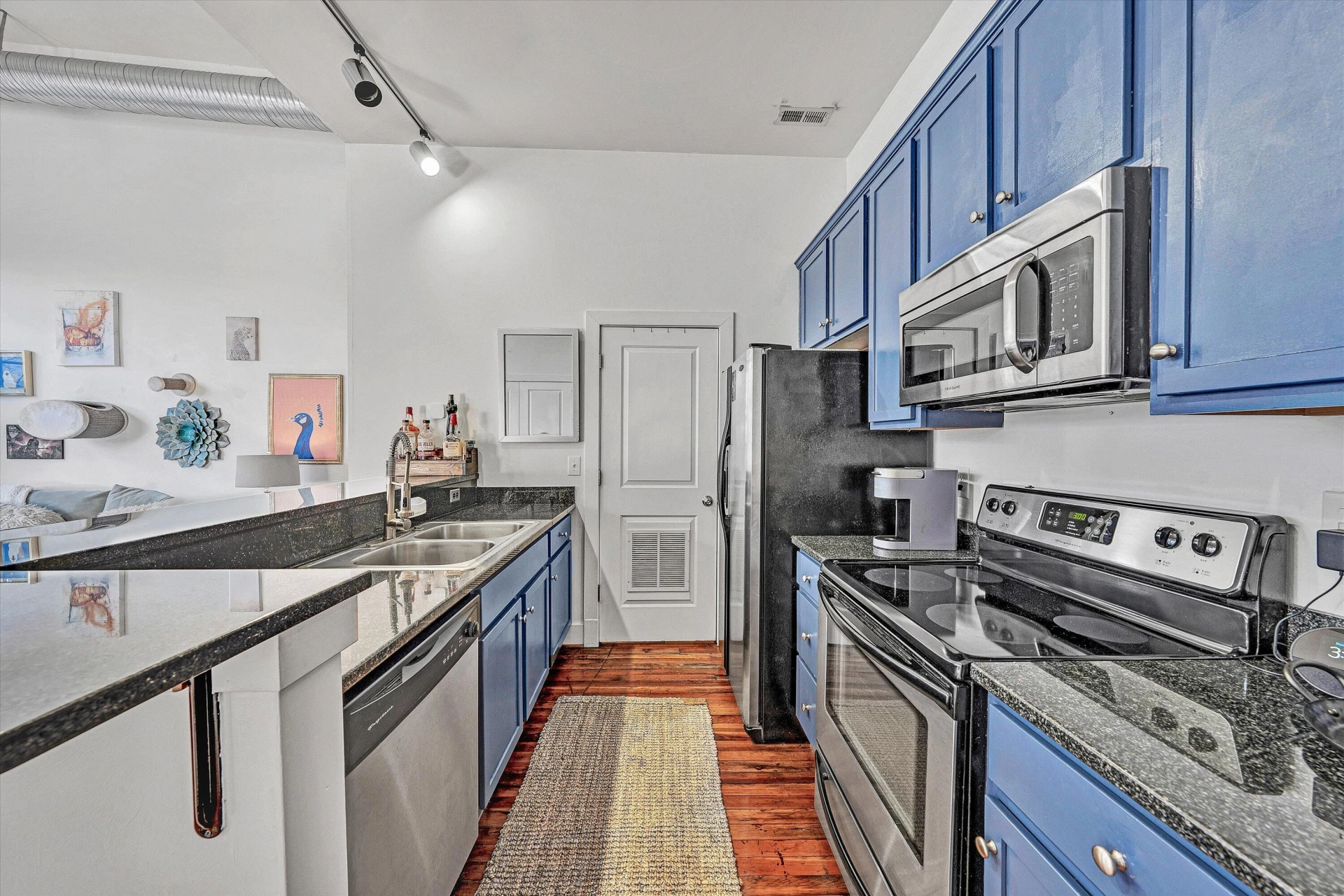 319 Campbell AVE SW #206 - Photo 6
