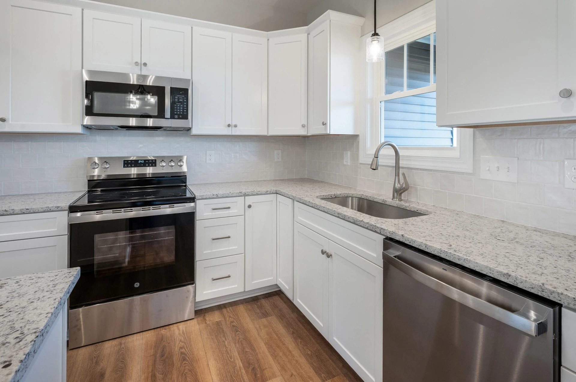 10494 Leesville RD - Photo 8