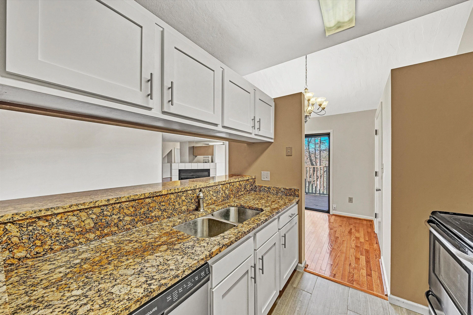 3347 Forest Ridge RD - Photo 6